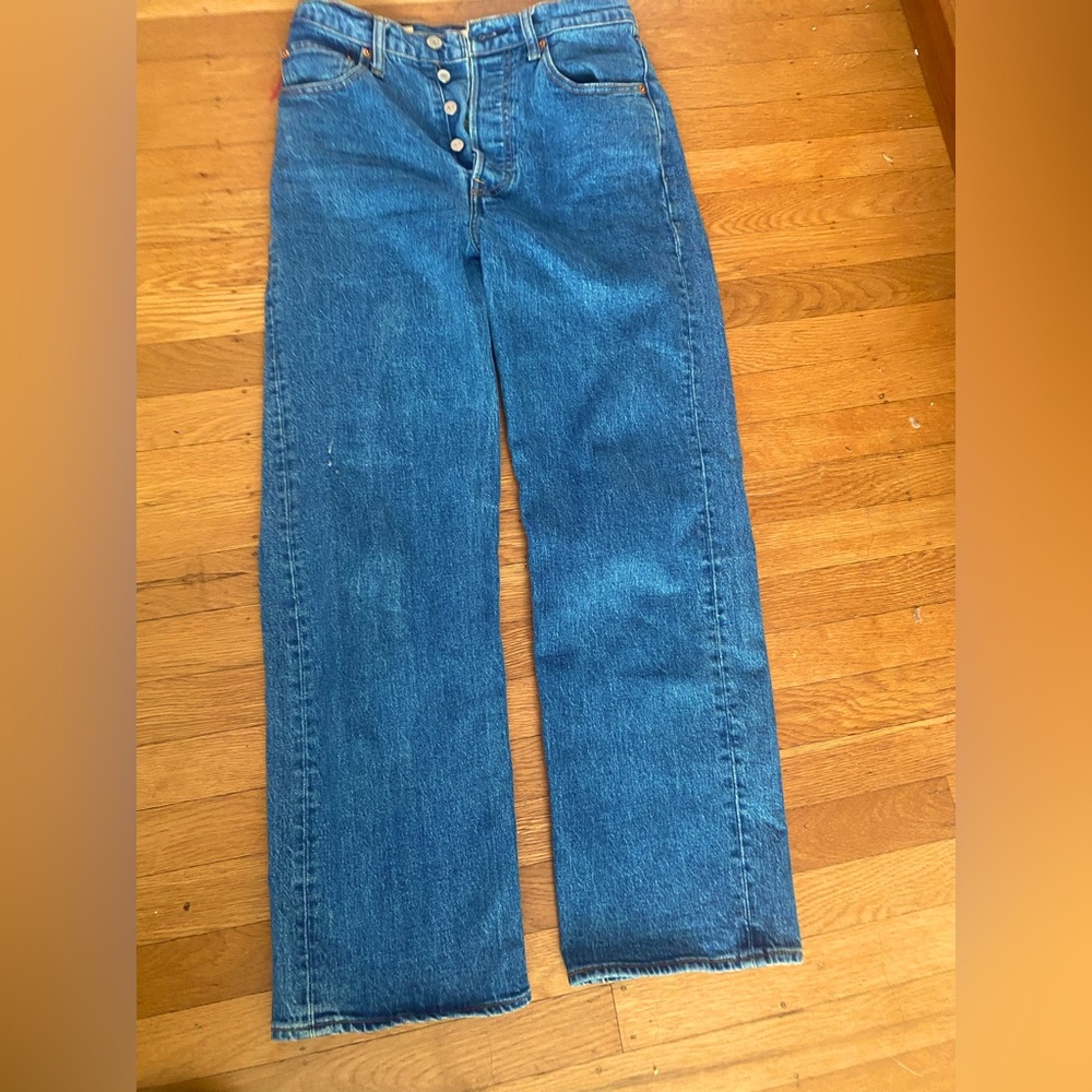 Levi’s size 28